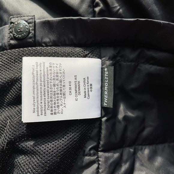 Peak Performance Woman’s Winter Jacket - Picture 8 of 10